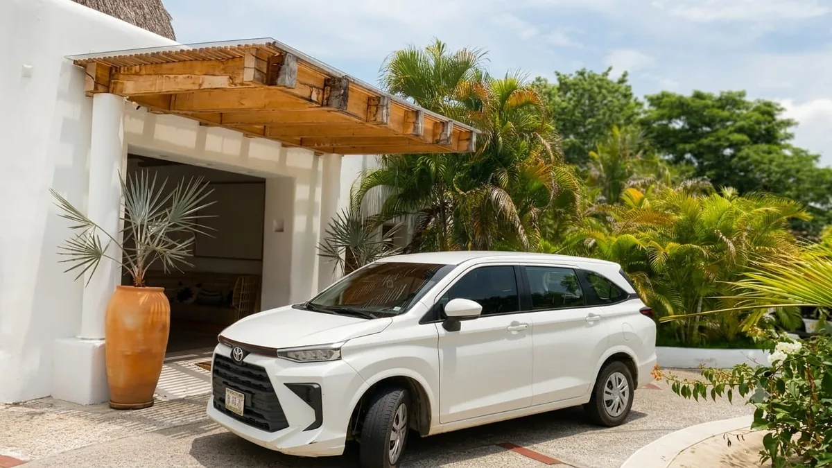 Traslado privado del aeropuerto de Huatulco en minivan Toyota Avanza